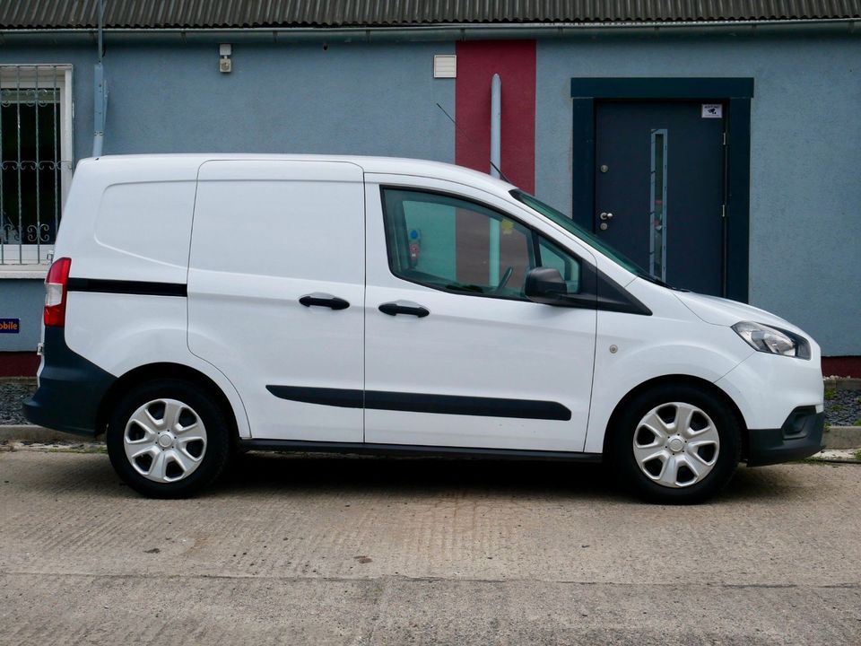 Ford Transit Courier Trend in Rostock