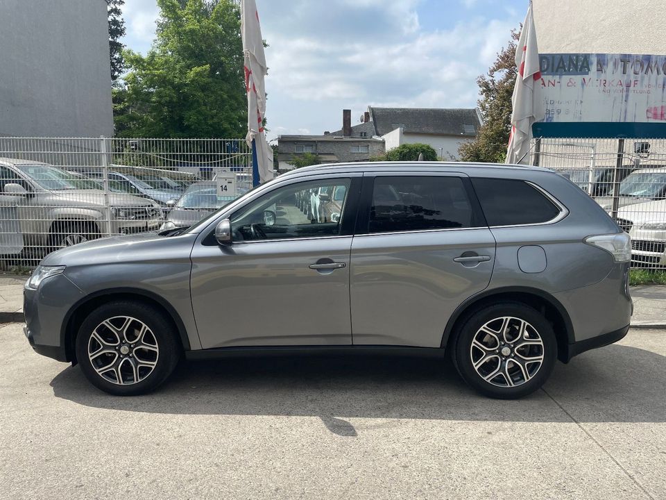 Mitsubishi Outlander  4WD.Auto.Leder.Navi.7 SITZER.kamera.A in Berlin