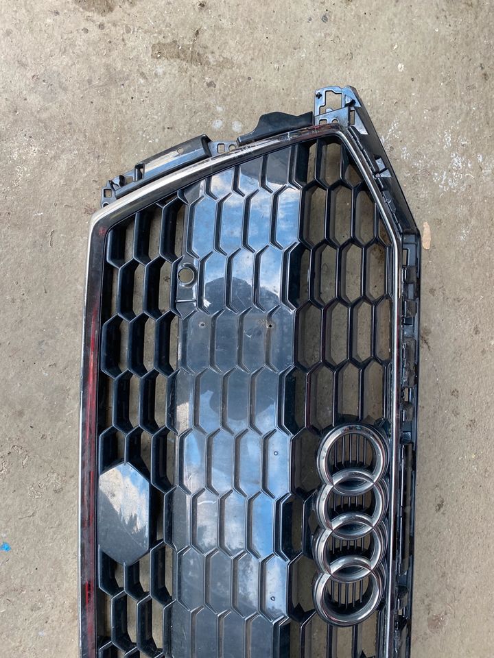 Kühlergrill Audi A3  8Y0853651A in Welden