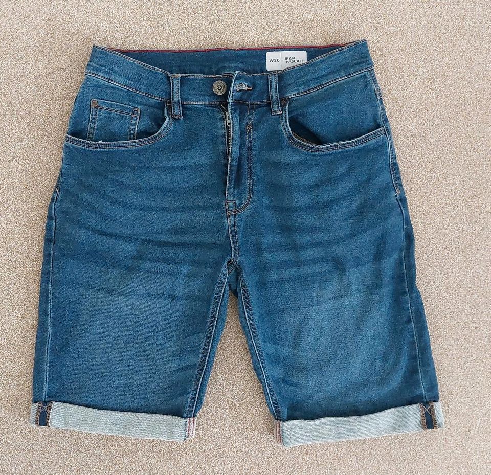 Schöne, weiche, kurze Jeans, Gr. 30 in Stadtbergen