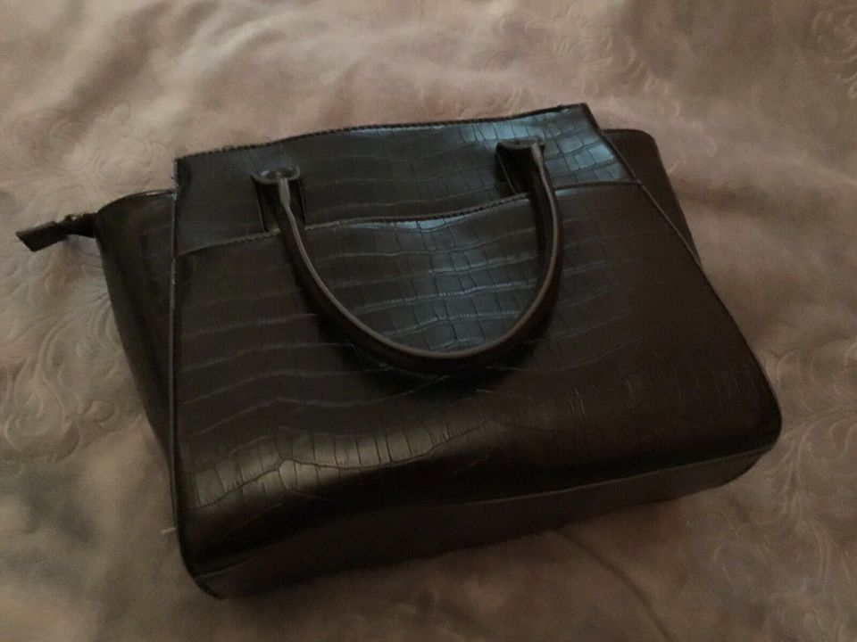 Schwarze Handtasche, henkeltasche in Bitterfeld