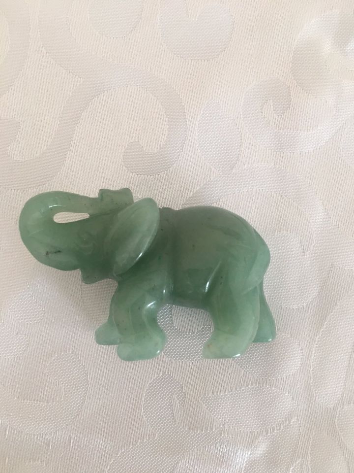 Elefant Natürlicher Grüner Jadestein  5,1 cm Heimdekoration   24€ in Berlin