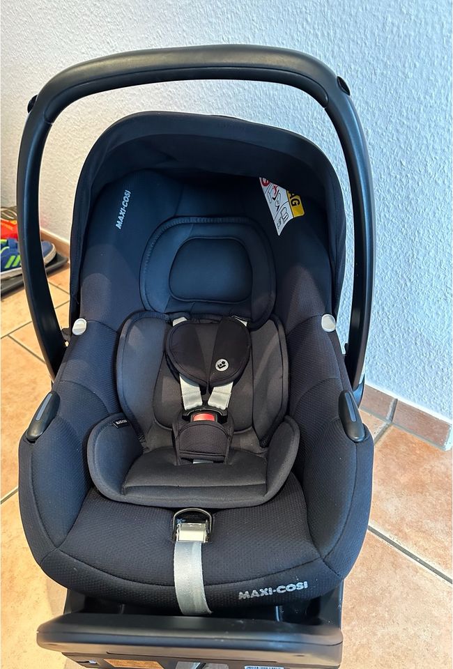 MAXI COSI Babyschale CabrioFix i-Size inkl Station in Rheinbach