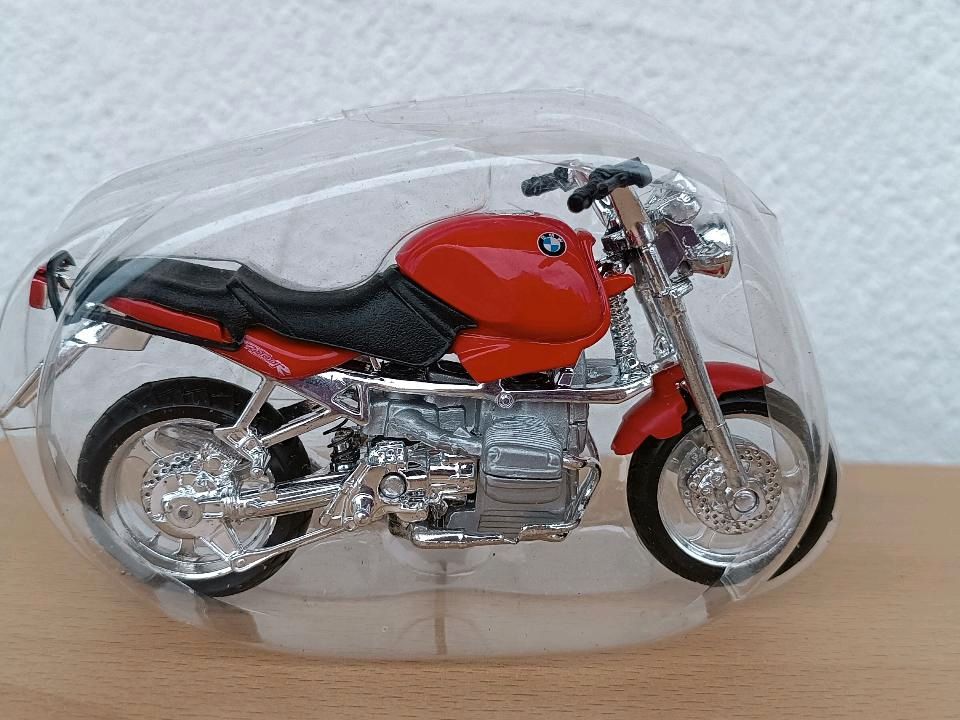 BMW R1100 R red, Welly motorcycle model 1:18 in Oberstaufen