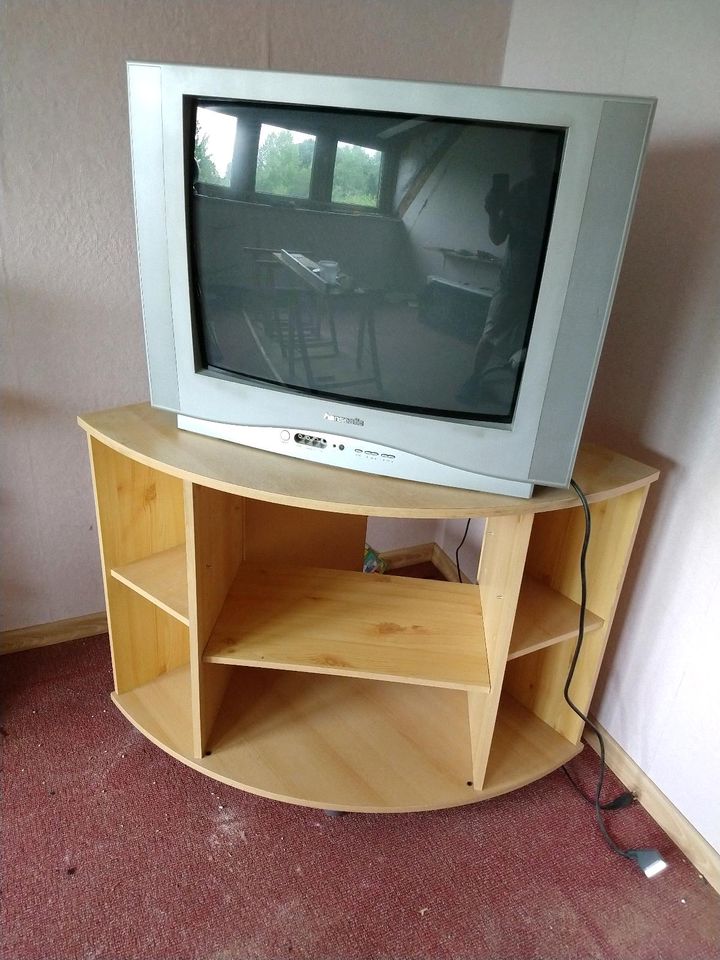 TV Schrank mit TV in Krummesse
