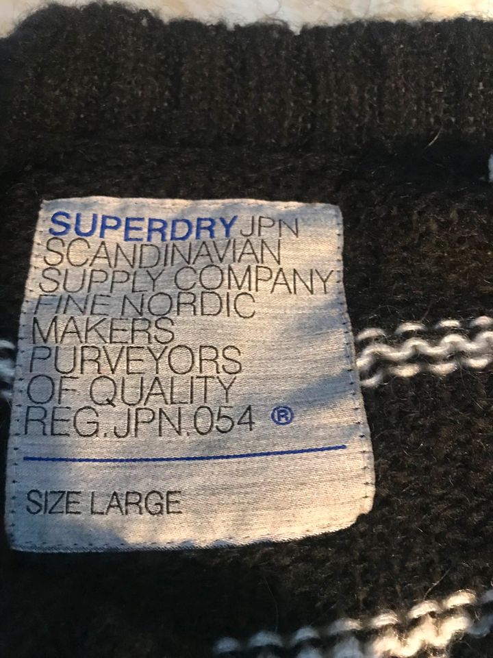 SUPERDRY, lässiger Winterpulli, schwarz-weiß, kuschelig, NEU in Frankfurt am Main