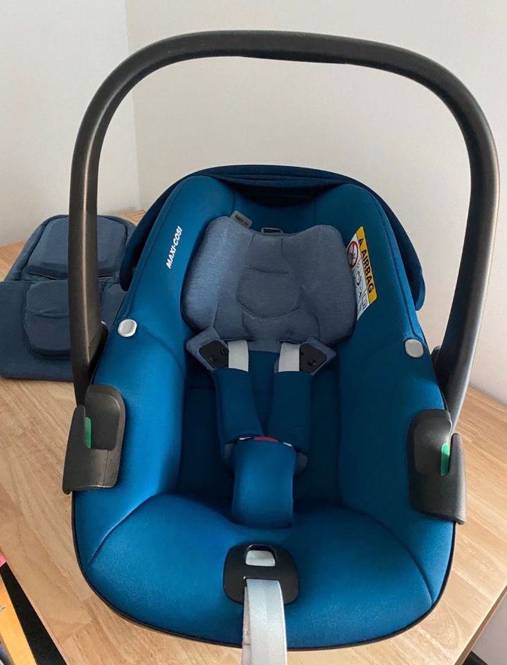 Autositz Maxi Cosi Pebble 360 i-Size Blau Kindersitz Babyschale in Kindelbrück