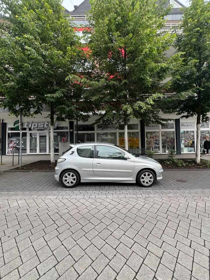206. Peugeot mit außen Umbau (alles eingetragen ) in Mettmann