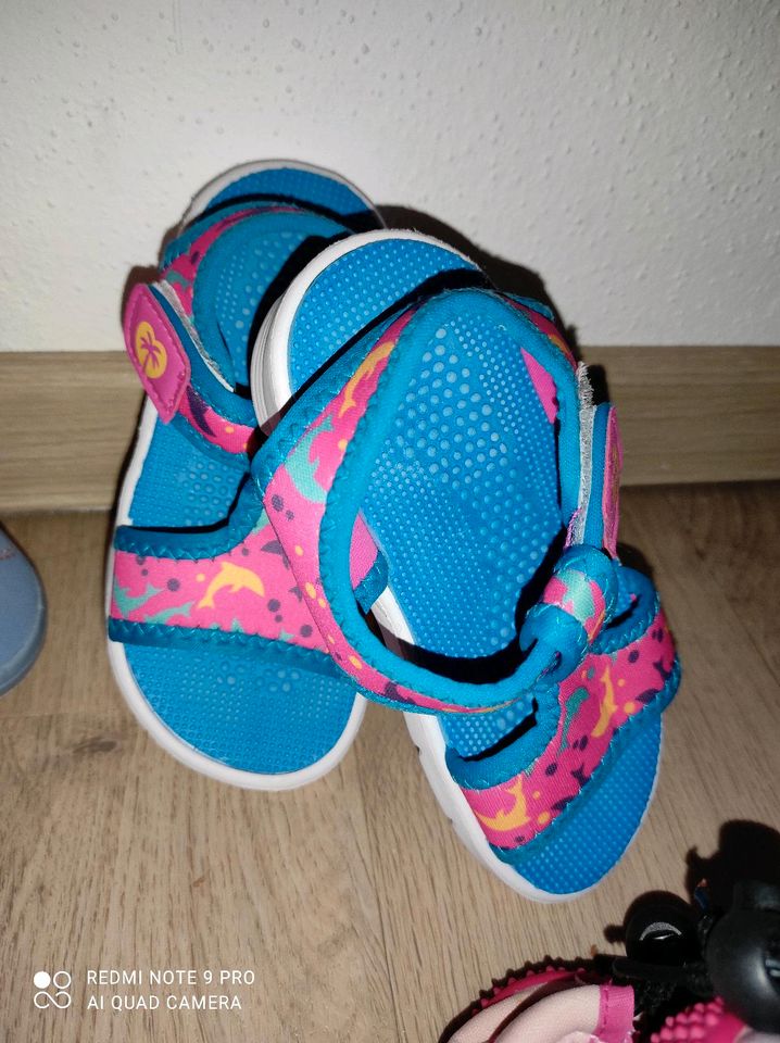 Mädchen Schuhe Sandalen Gymnastikschuhe 26/27 in Landshut