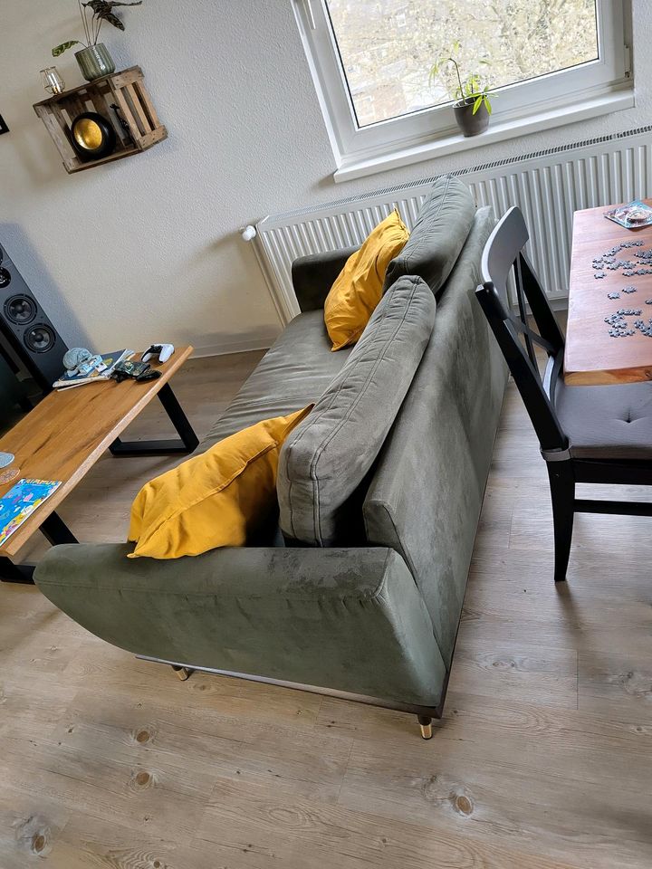 Sofa, 2,5 sitzer, grün, sehr guter Zustand in Lübeck