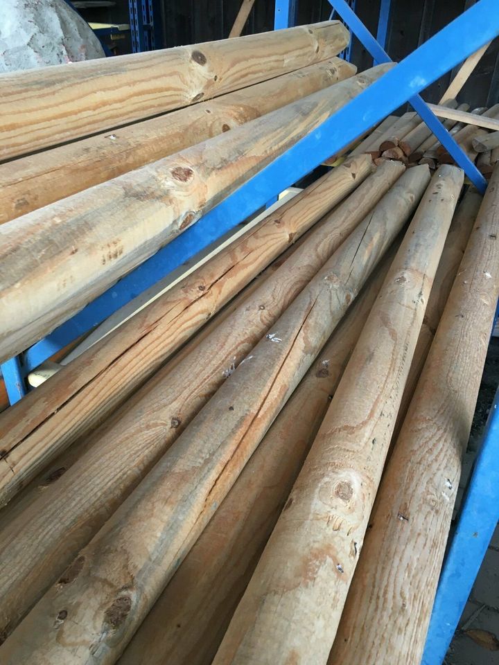 Holzpfähle rund in verschiedenen Längen und Stärken in Burglauer