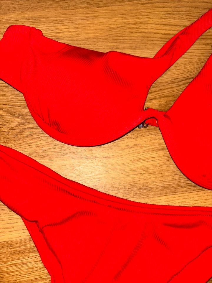 Bikini in rot, NEU in Oberboihingen