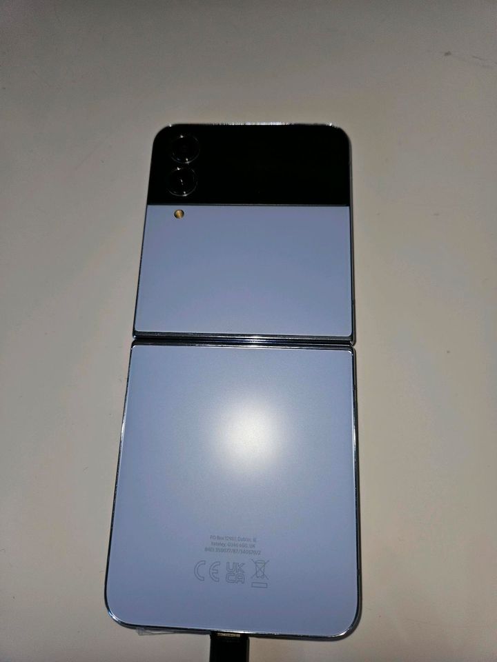 Samsung galaxy flip 4 mit Display Schaden in Herne
