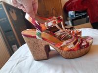 Traumhaft schöne Sommerschuhe Sandalen Tamaris 39 Köln - Köln Merheim Vorschau