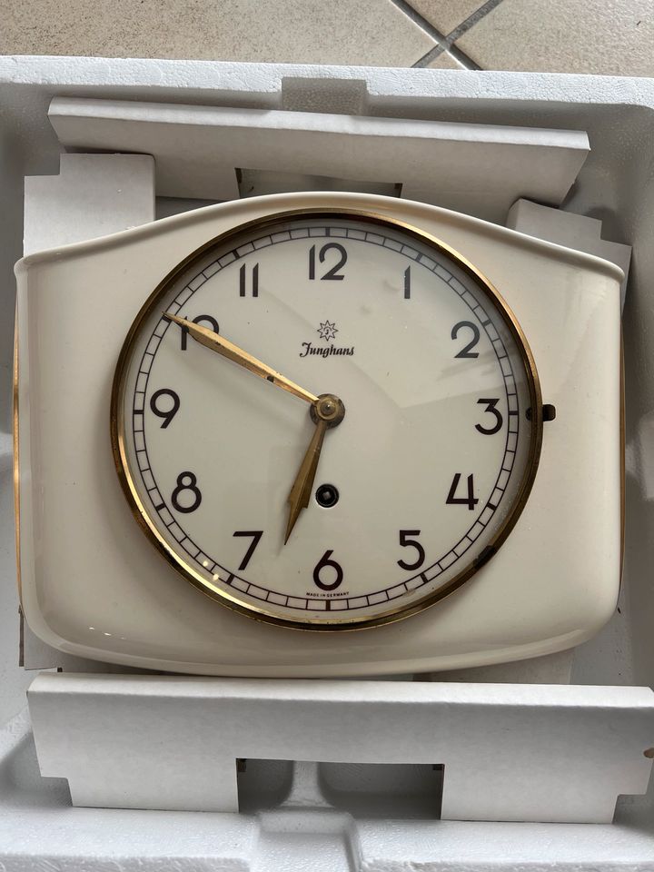 Junghans Wanduhr aus Keramik von 1950 in Gelnhausen