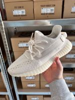 Yeezy Boost 350 V2 Bone Gr. 44, 43 1/3 Frankfurt am Main - Sachsenhausen Vorschau