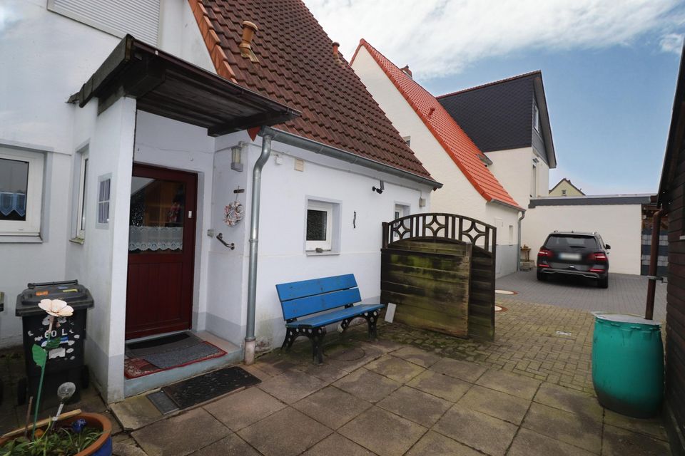 Charmante Doppelhaushälfte mit Carport und großem Garten in Delmenhorst