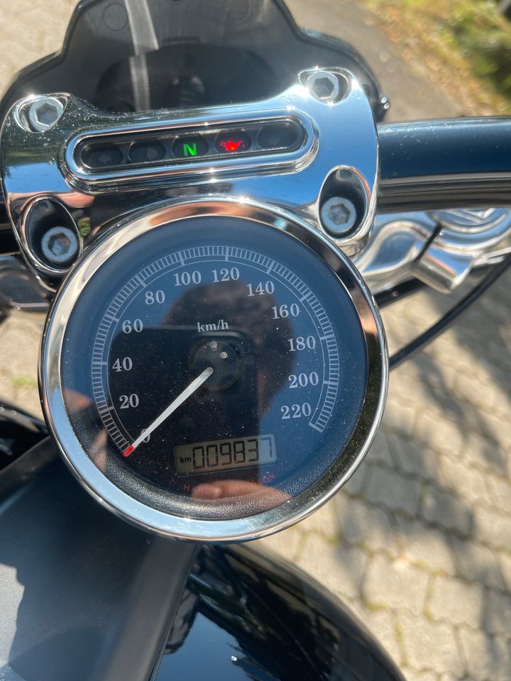 Harley Davidson Breakout Custom in Petershausen
