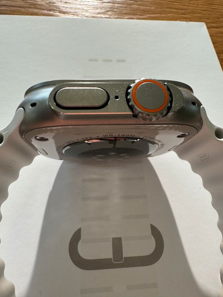 Apple Watch Ultra 2 49mm Titanium in München