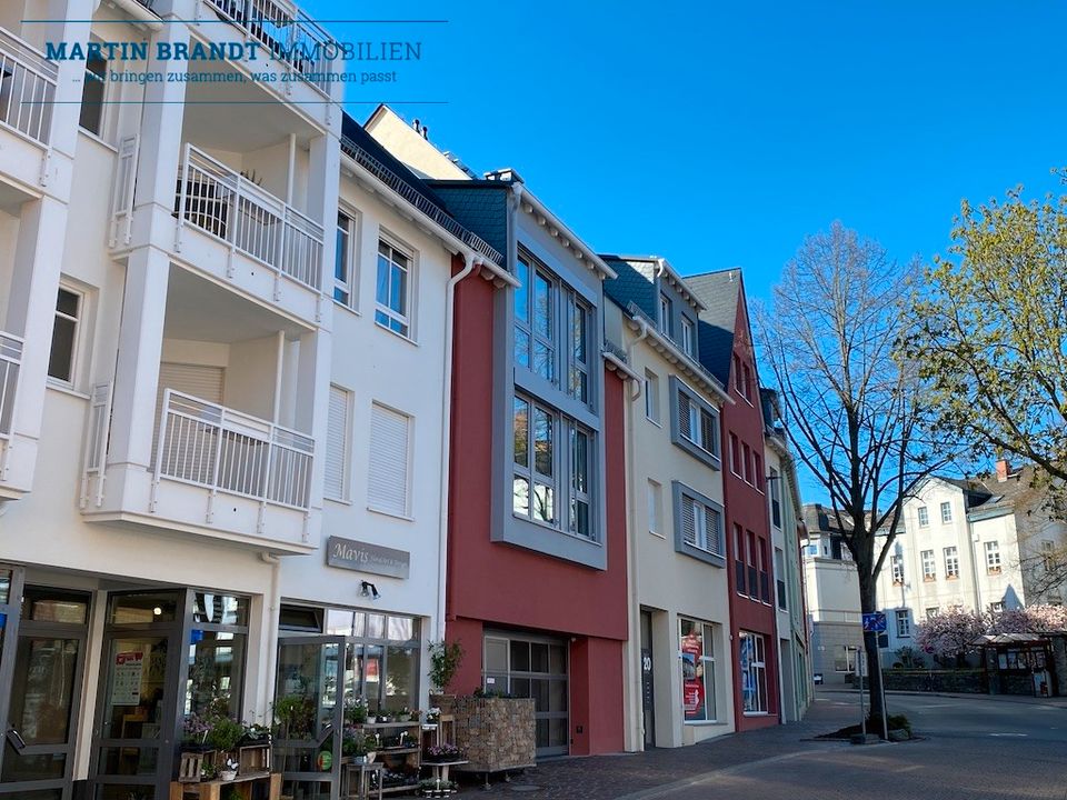 Sonnige 2 Zimmer Studio Wohnung mit Kamin und Balkon  mit Traumblick auf die Idsteiner Altstadt in Idstein