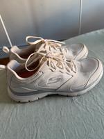Skechers Schuhe 37 Turnschuhe wenig getragen Hamburg-Nord - Hamburg Winterhude Vorschau