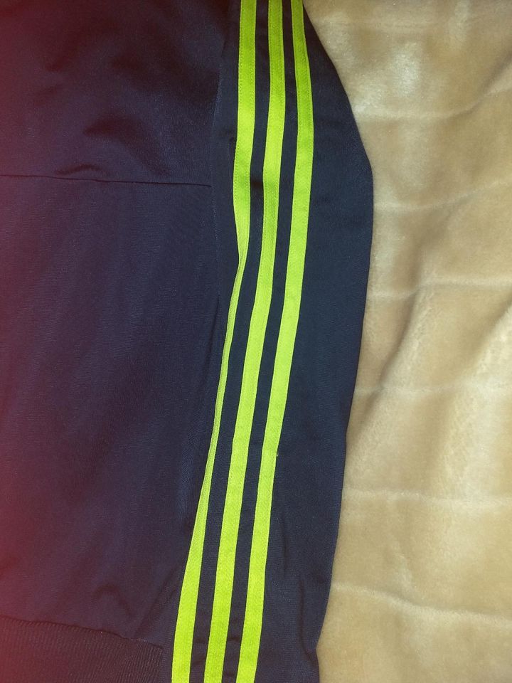 Adidas Trainingsjacke. Kinder.Grösse 140 cm. in Mühlhausen-Ehingen