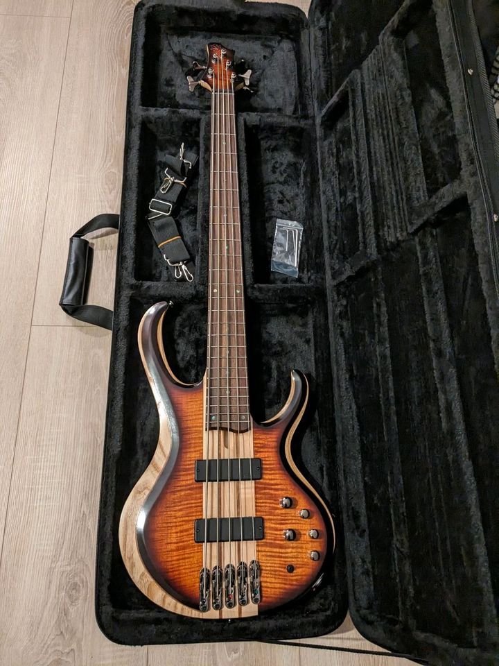 Ibanez BTB 765 Bass 5 Saitig - 5 String Bass in Bremen