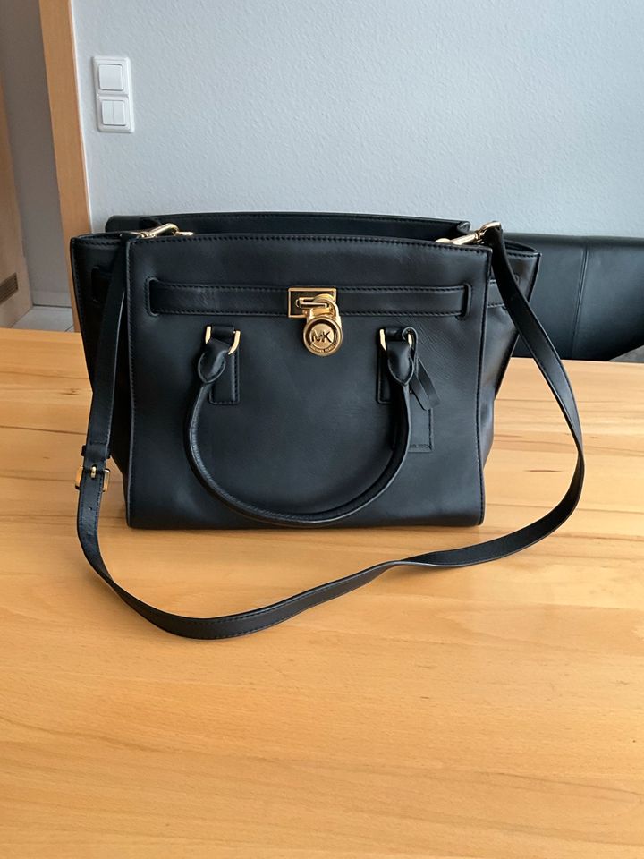 Michael Kors Handtasche Hamilton Traveler Black sehr guter in Schwieberdingen