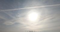 Tausche Bilder der Sonne mit 'lustigen Flugzeugstreifen' davor Hamburg-Nord - Hamburg Barmbek Vorschau