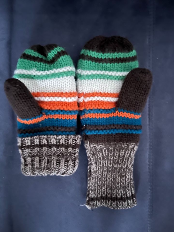 Handschuhe Fäustlinge für ca 2 bis 3 jährige Kinder in Hessisch Oldendorf