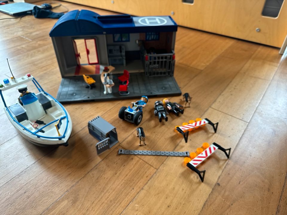 Playmobil Polizeiwache und Boot in Beckingen