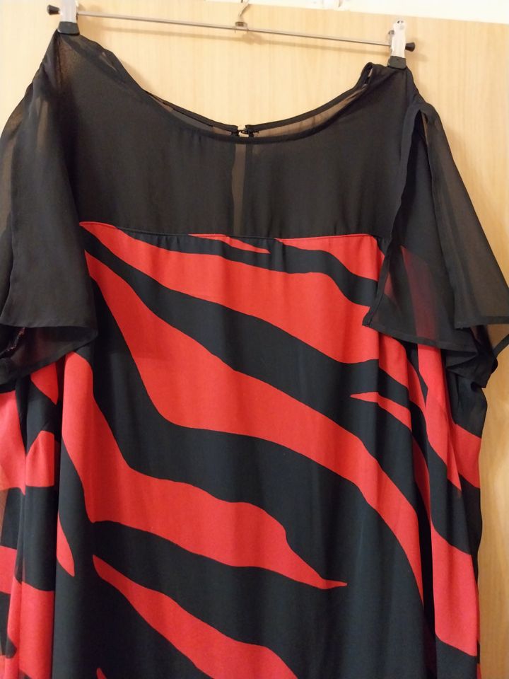 Damen Kurz Arm Kleid Größe 54/56  rot/ schwarz mit Muster bpc in Leipzig