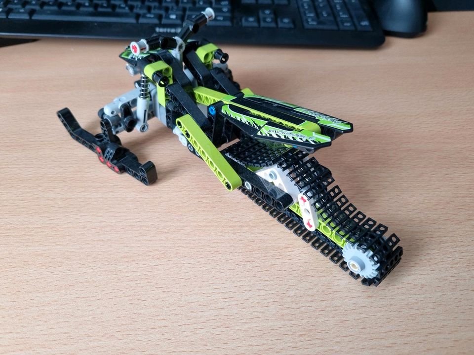 Lego Technic 42021 Schneemobil , 2 in 1 Modell in Möhnesee