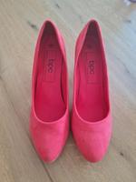 Schuhe (Pumps in Rot) Größe 40 Niedersachsen - Lohne (Oldenburg) Vorschau