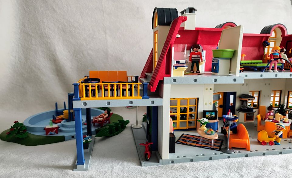 Playmobil Einfamilienhaus mit vielen Zusatz-Sets in Cremlingen