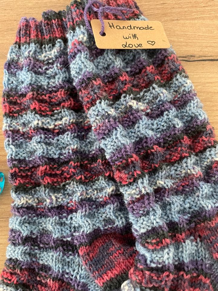 Selbstgestrickte Socken Gr. 40/41 mit Muster aus Schurwolle in Mainz