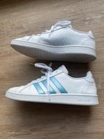 Neuwertige Adidas Damensneaker, Gr. 42, Metallic blau/ türkis Nordrhein-Westfalen - Bergisch Gladbach Vorschau