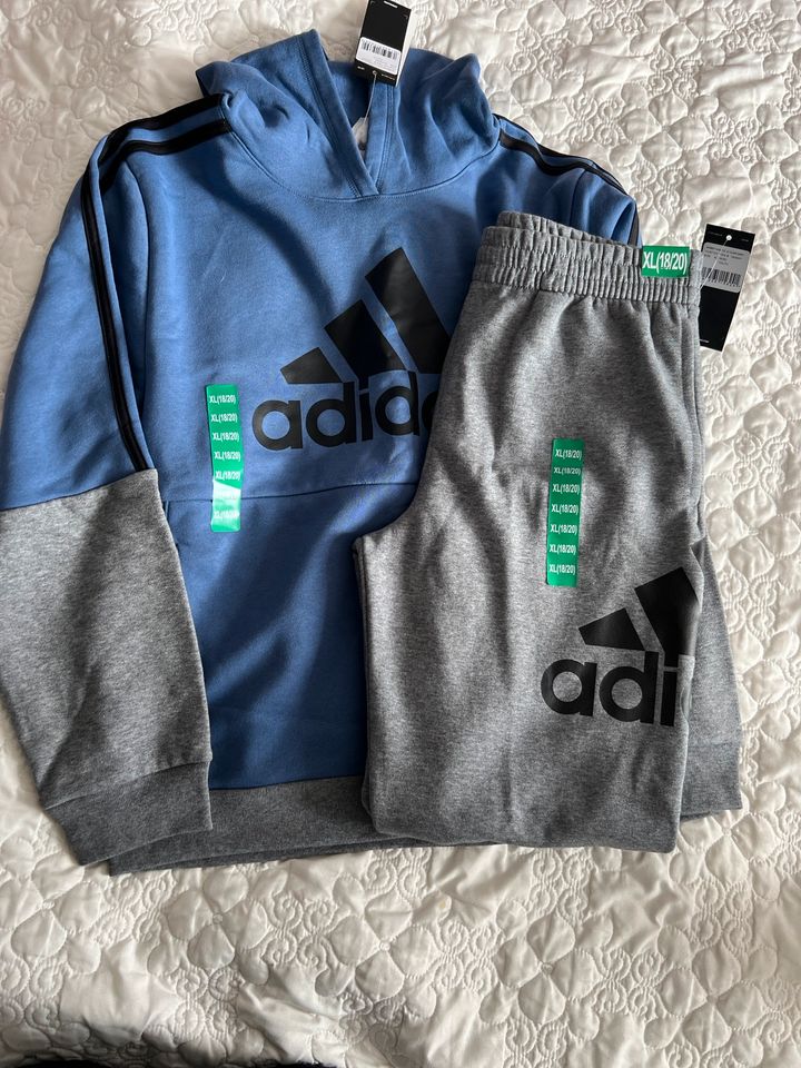 Neue Damen Adidas Trainingsanzug Sportswear in Nottuln