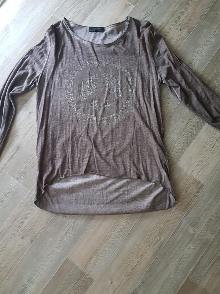 Shirt, braun. Hinten länger in Euskirchen