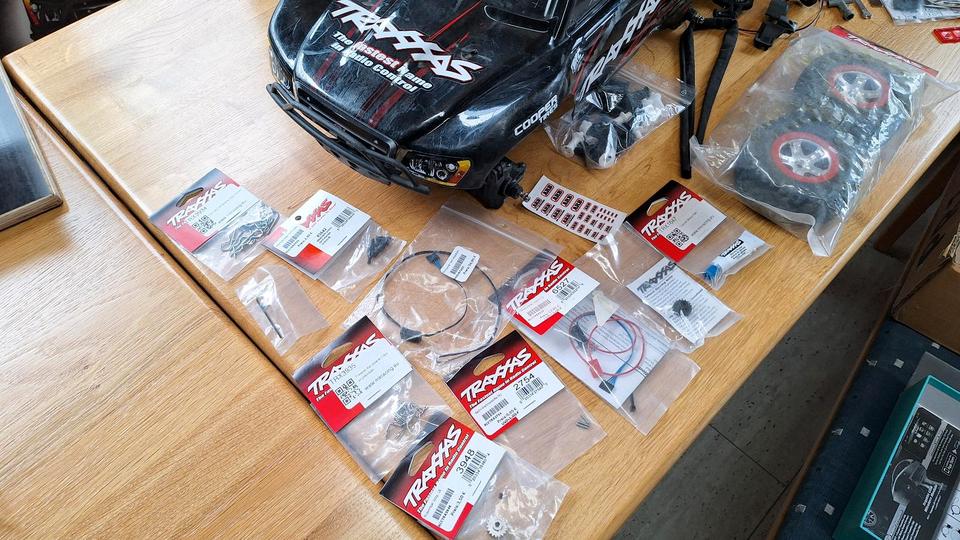 Traxxas Slash 1/10 4x4 TSM, Link, viel Zubehör RC Auto, RC Car in Mallersdorf-Pfaffenberg