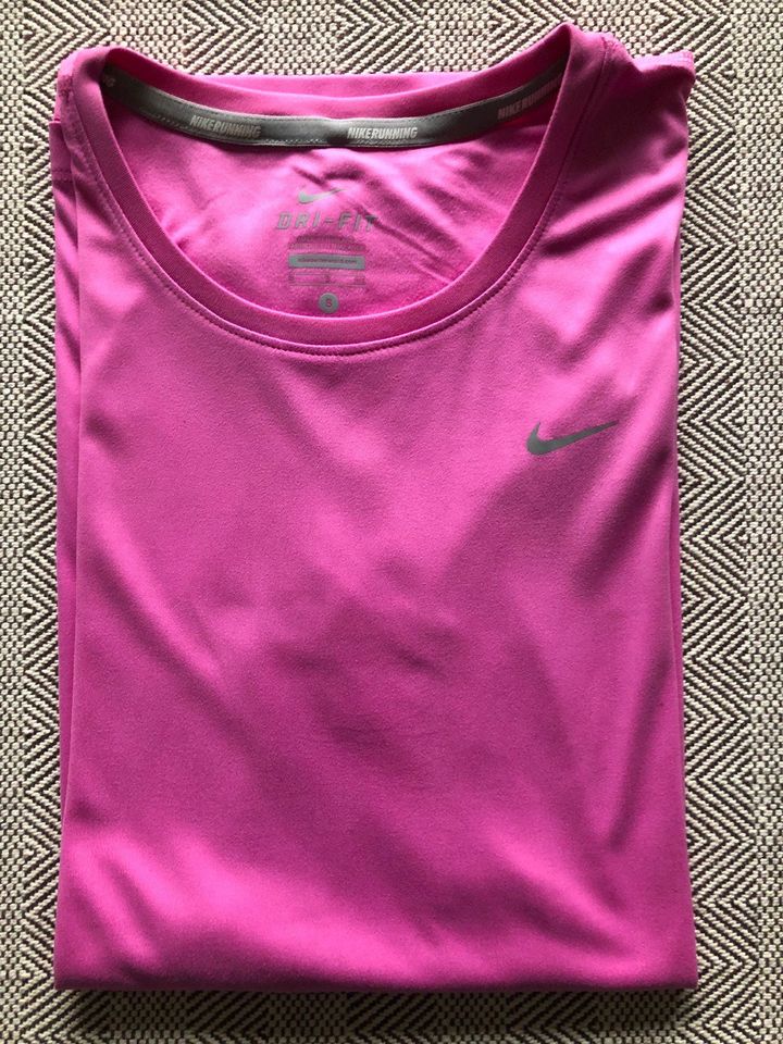 Nike T-Shirt Pink Gr. S in Goch