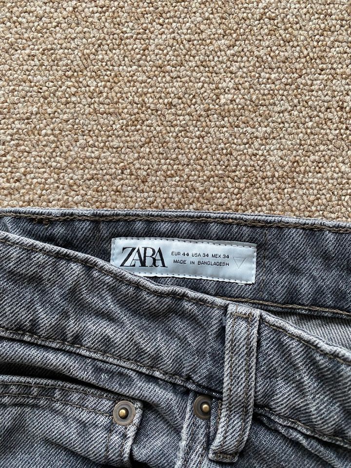 ZARA, Jeans, straight fit, Gr. 44, Grau in Wolbeck