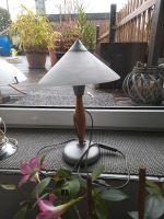 Lampe mit Leuchtmittel, Holzfuß + Milchglasschirm Nordrhein-Westfalen - Krefeld Vorschau