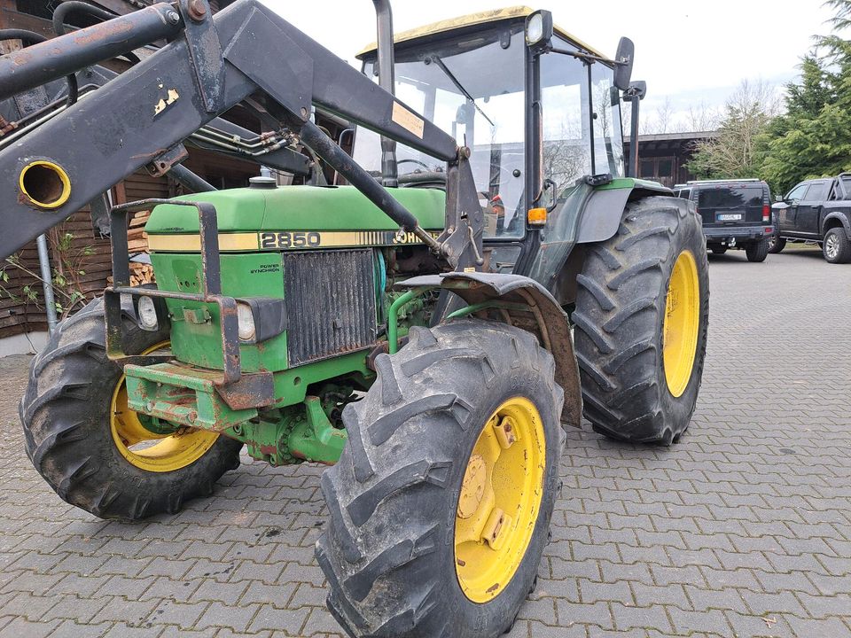 John Deere 2850 in Gillenfeld