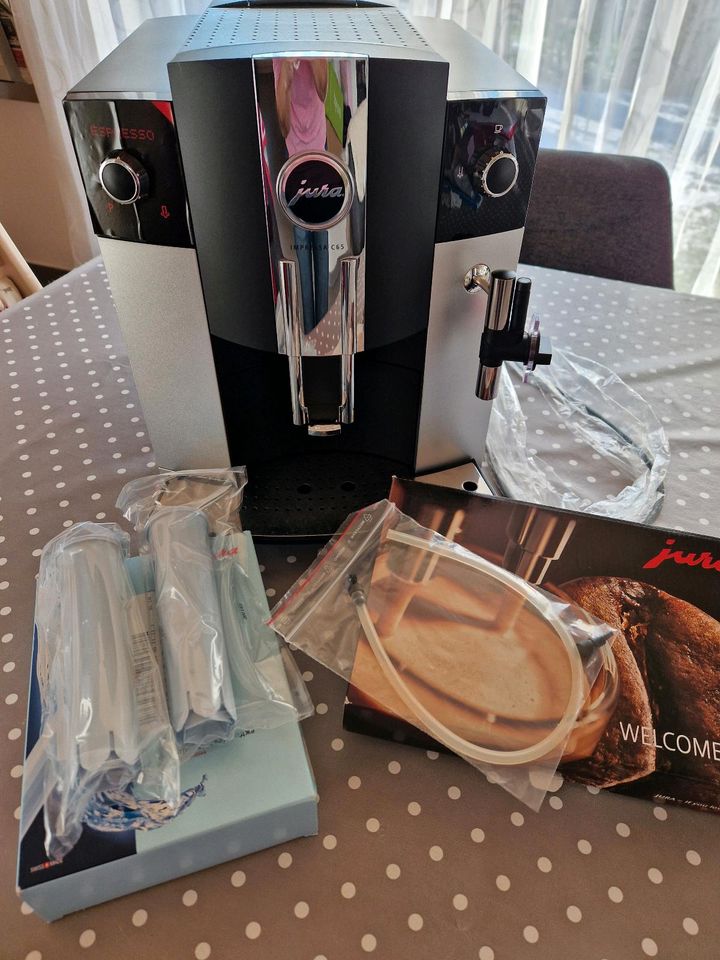 Jura IMPRESSA C65 Kaffeevollautomat + 2 neue Claris Blue in Oberderdingen