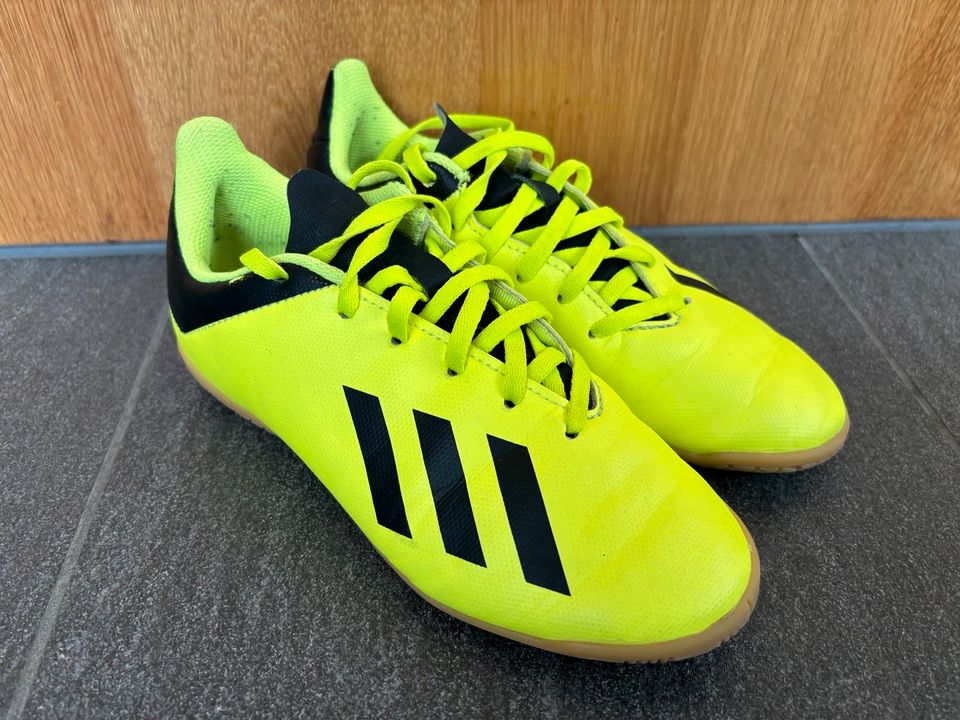 ADIDAS Fußballschuhe Hallenschuhe Gr. 34 in Reinsfeld