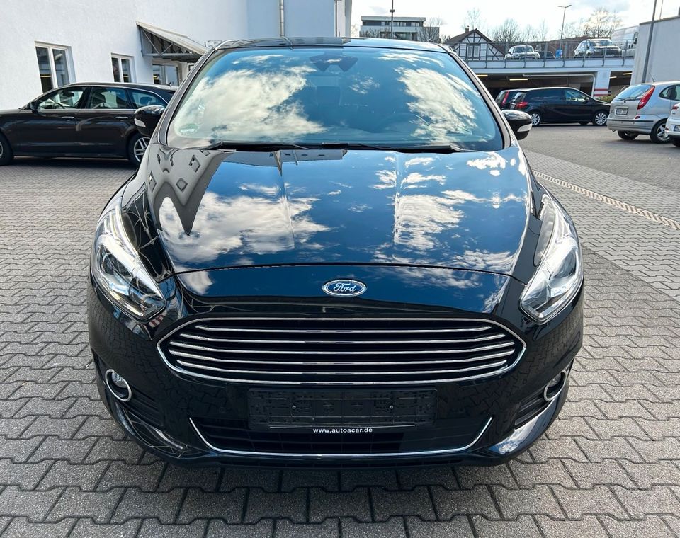 Ford S-MAX Titanium NAVI/XENON/SHZ/7SITZER in Heilbronn