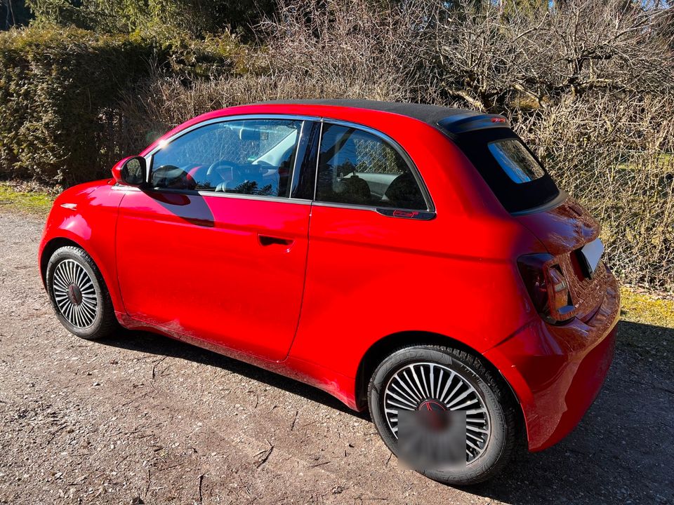 Schicker City-Flitzer, Fiat 500 RED Cabriolet MJ22, Elektrisch in Kolbermoor