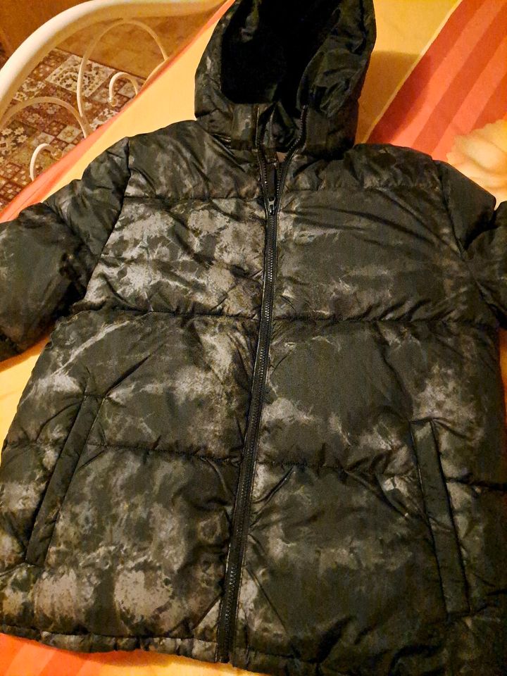 Schöne Winterjacke Gr.170  H&M in Berlin