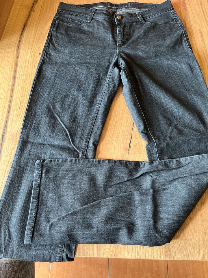 MAC Jeans Angela schwarz Größe 42 / 34 in Unterlüß
